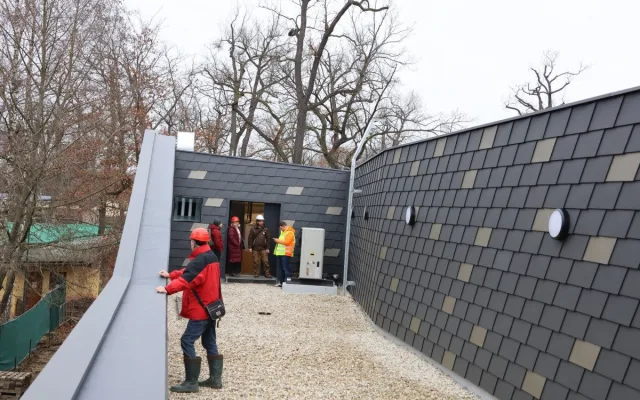 FOTO: V Hodoníně pilně pracují na novém akváriu, to původní poničilo tornádo