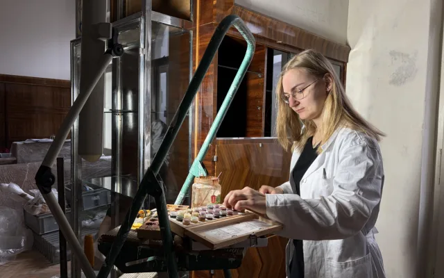 Studenti restaurátorství vrací život Herdanovu bytu, který pamatuje zlatou éru Brna