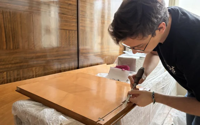 Studenti restaurátorství vrací život Herdanovu bytu, který pamatuje zlatou éru Brna