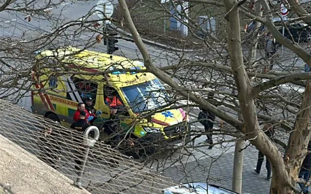 Na univerzitě v centru Brna se sesypal student, chtěl si ublížit. Zasahovala policie