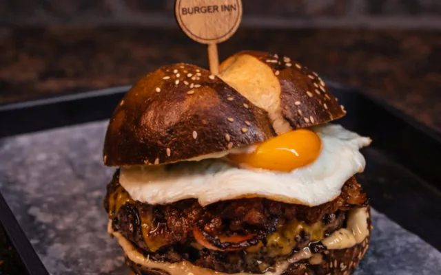 Z temna zpátky na vrchol. Burger Inn v Brně píše nový příběh a míří dál