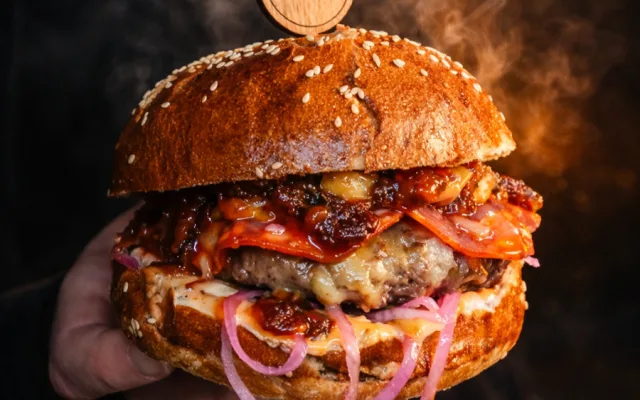 Z temna zpátky na vrchol. Burger Inn v Brně píše nový příběh a míří dál