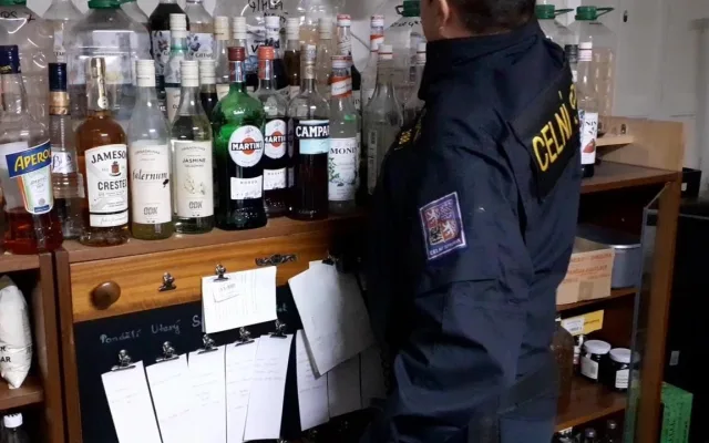 Znojemské bary podle celníků nabízely pochybný alkohol. Běžná praxe, míní majitel