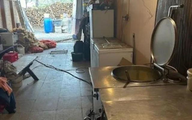 Průšvih podniku na dálnici před Brnem. Inspektoři zavřeli část motorestu u Toma