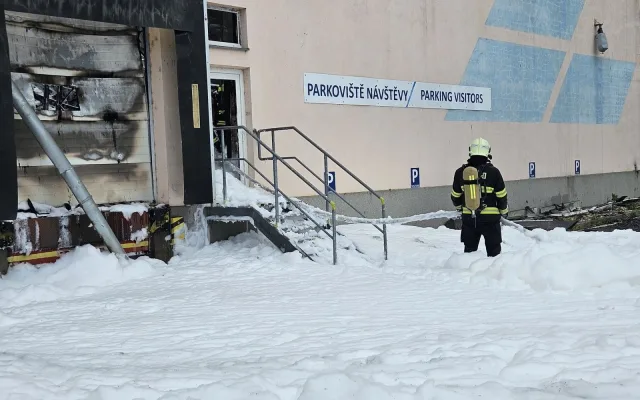 FOTO: Proč hořel sklad v Brně-Přízřenicích? Závada na osvětlení, míní hasiči