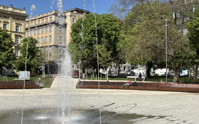 VIDEO: V brněnském moři už zurčí voda. Kašna na Moraváku je po zimě v provozu