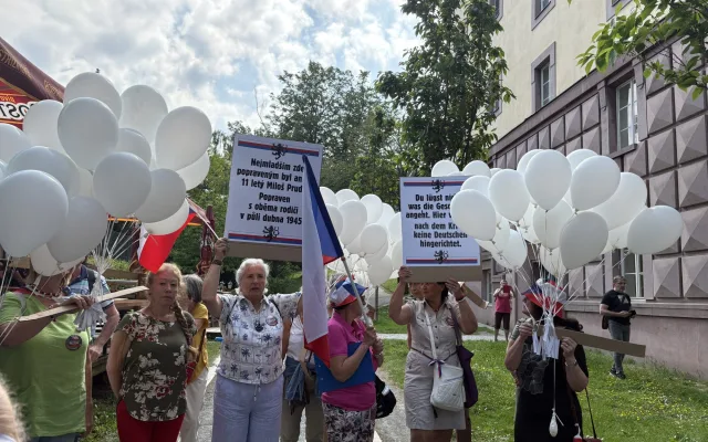 Společná pieta v Brně. Sudetští Němci i Češi uctili oběti okupace u Kounicových kolejí