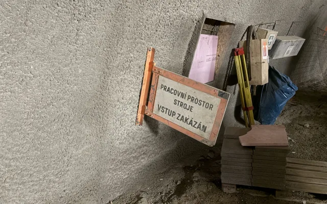 FOTO: Pod Vinohrady vzniká průzkumná štola. Podívejte se do budoucího tunelu