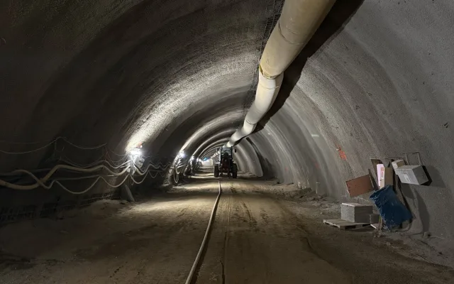 FOTO: Pod Vinohrady vzniká průzkumná štola. Podívejte se do budoucího tunelu