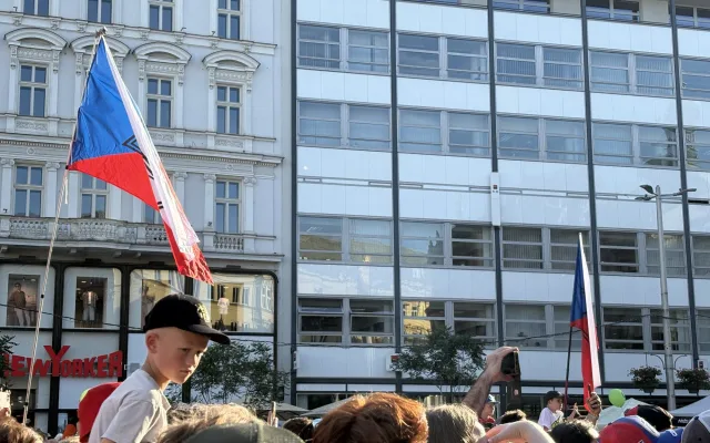 VIDEO: Hvězdy MotoGP dorazily na Svoboďák. Fanoušci lovili podpisy i trička