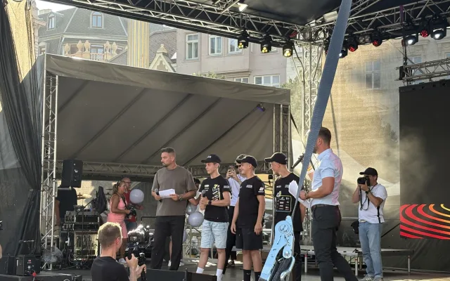 VIDEO: Hvězdy MotoGP dorazily na Svoboďák. Fanoušci lovili podpisy i trička