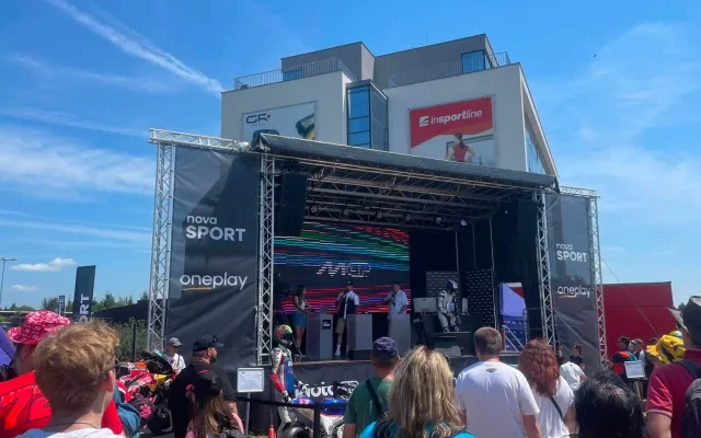 FOTO: MotoGP v Brně láká davy. Podívejte se na sobotní atmosféru kolem okruhu