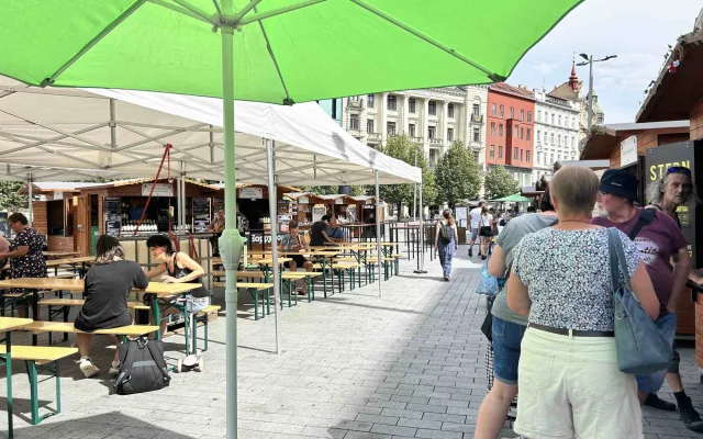Světová muzika a jídla. Lidé v Brně zahájili svatojánské slavnosti