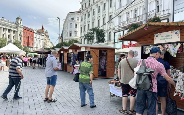 Světová muzika a jídla. Lidé v Brně zahájili svatojánské slavnosti