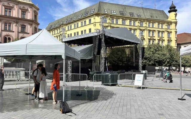 Světová muzika a jídla. Lidé v Brně zahájili svatojánské slavnosti