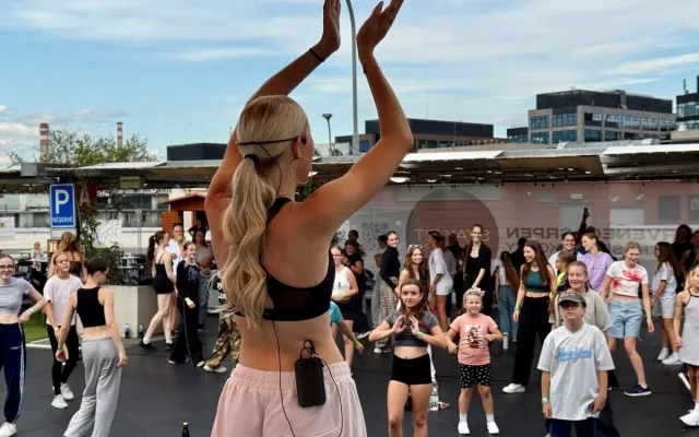 Střecha Vaňkovky v létě ožije. Stay FIT & FUN nabídne tanec i kulturu