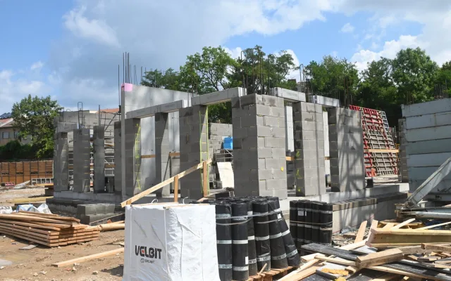 Více prostoru, modernější zázemí. V Židenicích rostou nové budovy domova pro seniory