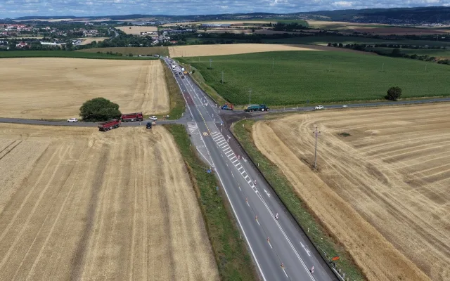 Dopravní omezení na Vyškovsku. Silničáři opravují povrchy i křižovatku