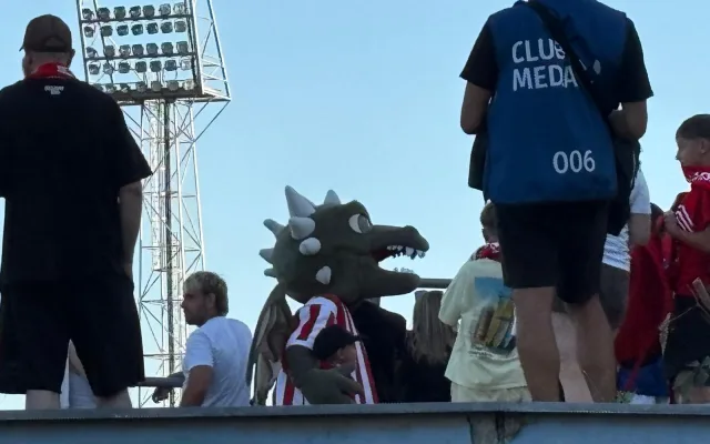 FOTO: Brno, b*zerantů plno. Fanoušci Sparty dorazili na stadion Zbrojovky