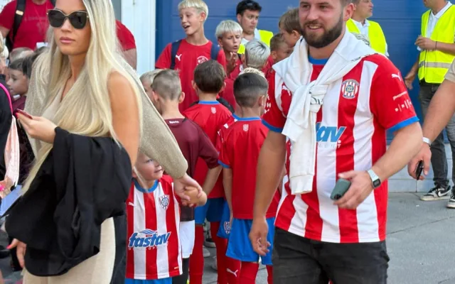 FOTO: Brno, b*zerantů plno. Fanoušci Sparty dorazili na stadion Zbrojovky