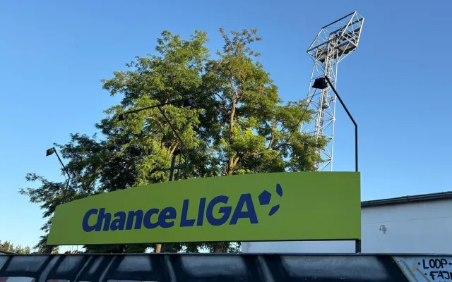 FOTO: Brno, b*zerantů plno. Fanoušci Sparty dorazili na stadion Zbrojovky