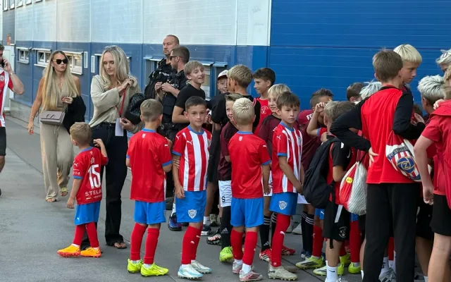 FOTO: Brno, b*zerantů plno. Fanoušci Sparty dorazili na stadion Zbrojovky