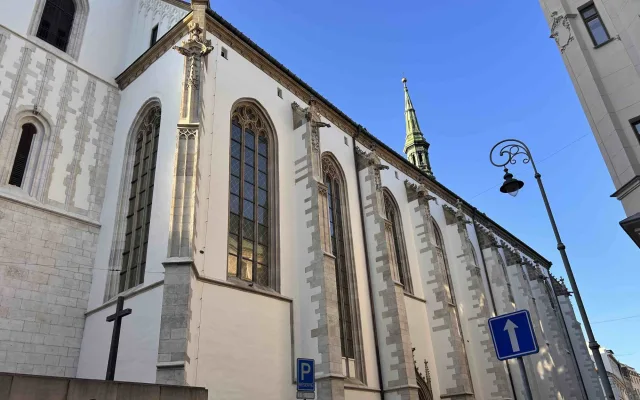 Kostel svatého Jakuba má na své fasádě několik bestií, protože zlo zůstává venku kostela