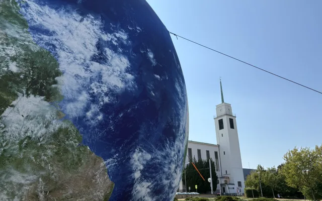 FOTO: Vesmír v Brně. Na Kraví hoře opět vystavují obří Jupiter i další planety