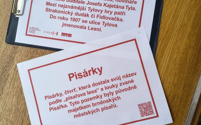 Podle písařů i slavného vědce. Cestující poznají historii brněnských zastávek