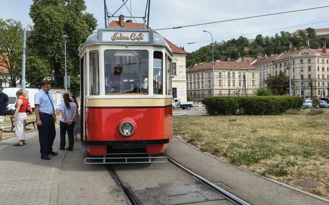 Muzeum města Brna a dopravní podnik představili projekt hostům a novinářům při jízdě historickou tramvají po trase linky 1.