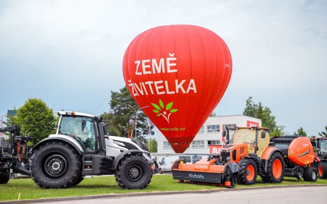 Země živitelka láká na inovace, zvířata i soutěž o minibagr