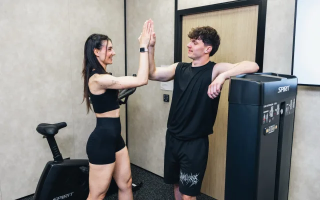 FitPods přináší do Brna nový způsob cvičení – celou posilovnu máte jen pro sebe