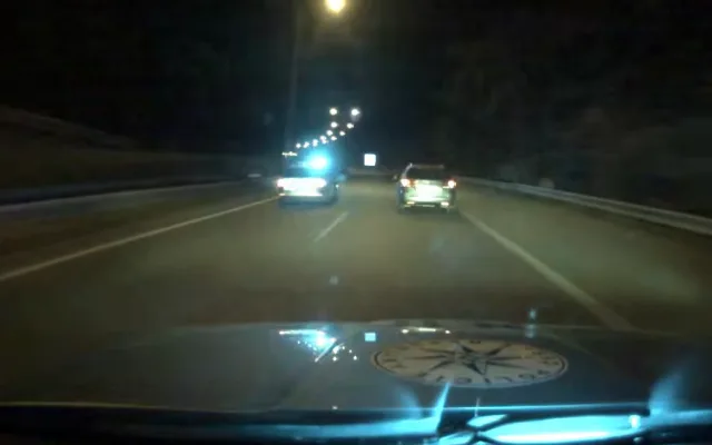 Rychle, zběsile a bez řidičáku. Proti třem policejním vozům ale neměl šanci