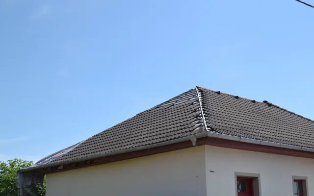 I po roce jsou domy v Hruškách stále poničené