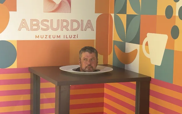 FOTOGALERIE: Svět naruby v centru Brna. Nové muzeum iluzí láká na optické triky a zrcadla