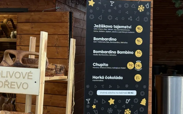 FOTO: Kolik stojí svařák, bramborák nebo Turbomošt? Drbna zmapovala ceny na Zelňáku