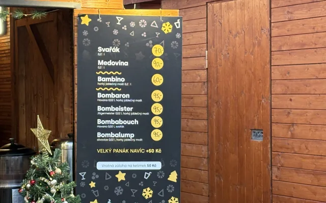 FOTO: Kolik stojí svařák, bramborák nebo Turbomošt? Drbna zmapovala ceny na Zelňáku