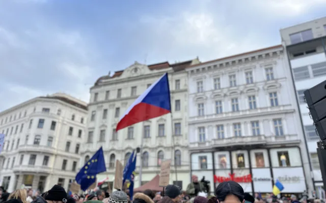 FOTO: Svoboďák praská ve švech. V Brně přišly prezidenta podpořit tisíce lidí