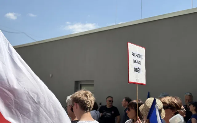 FOTO: Husitský chorál a české vlajky. Brnem prošel protest proti sudetským Němcům