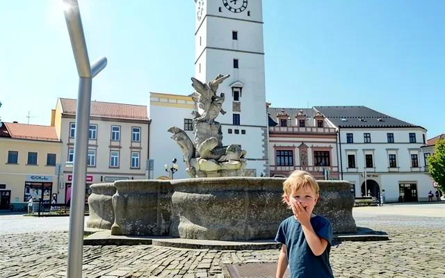 V centru Vyškova instalovali mlžítka. Lidem mají ulevit od letního vedra