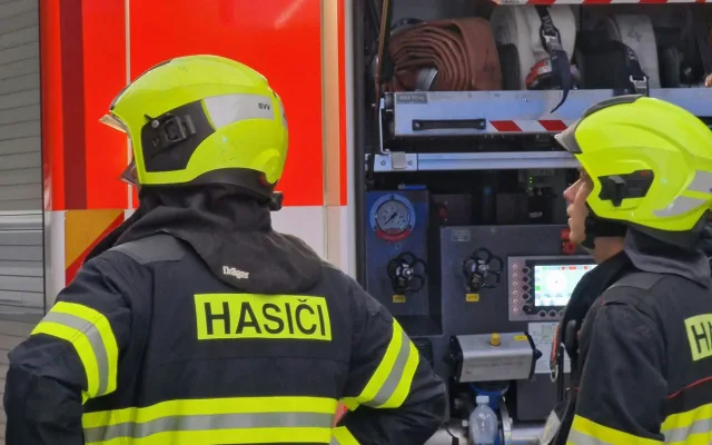 Plameny šlehající z oken a zakouřené chodby. Brno se probudilo do ohnivého rána