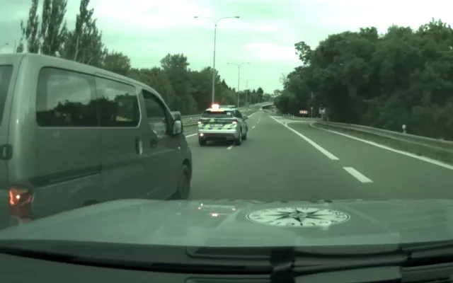 Muž si v Brně odskočil pro balíček. Zloděj mu mezitím odjel s dodávkou