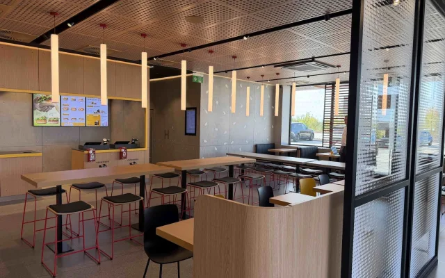 Zastávka s výhledem na Pálavu. McDonald's otevřel restauraci u Perné