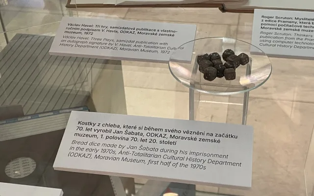 Kostky z chleba vyrobené ve vězení Janem Šabatou.