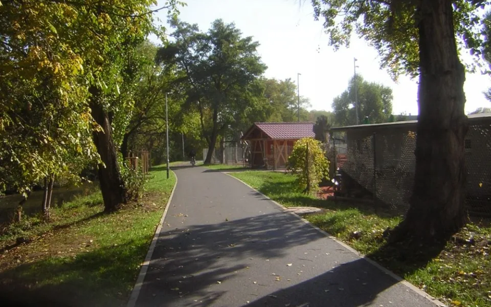 Stezka Komárov 1