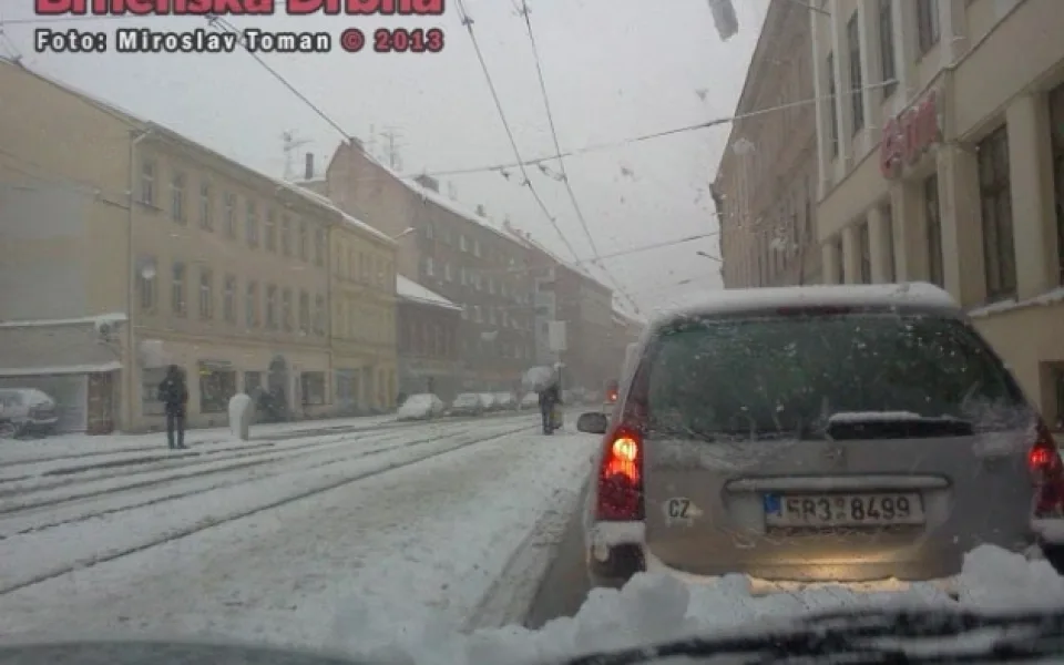 Sníh způsobil kolaps brněnské dopravy