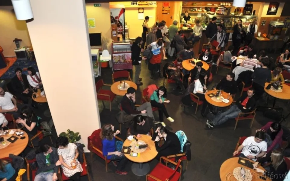 Café Gaviota, Malé divadlo kjógenu