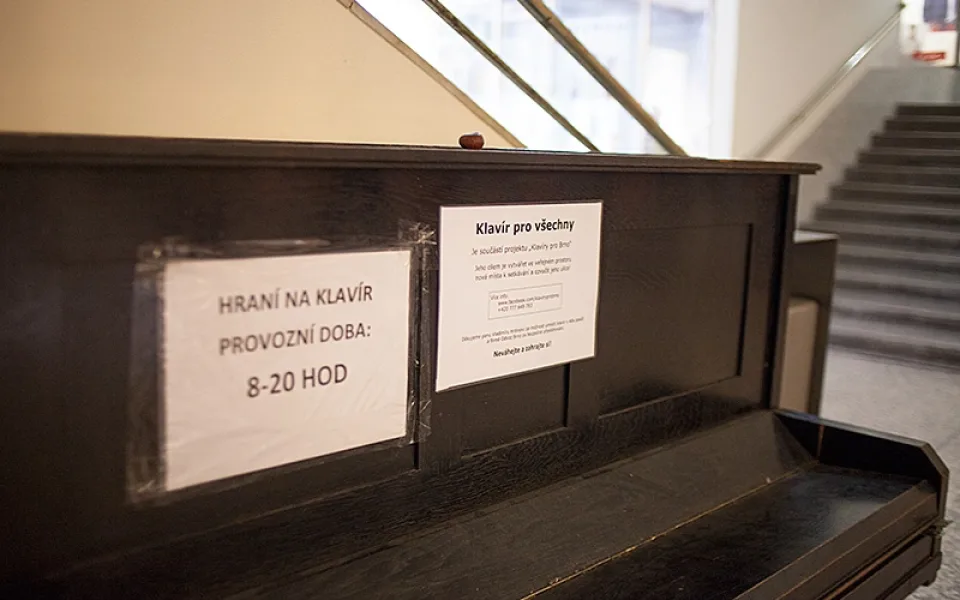Klavír v pasáži Alfa, foto: Brněnská Drbna