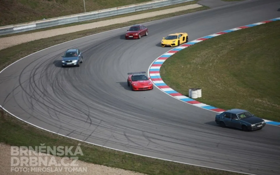 Okruh zaplnily nejrůznější vozy, foto: Brněnská Drbna