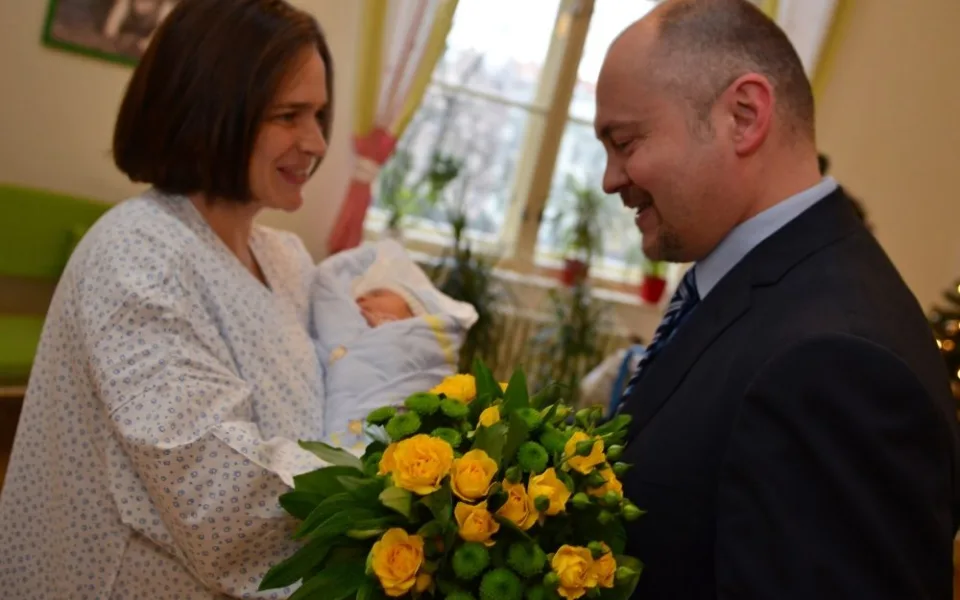 Hejtman so prvním brněnským miminkem roku 2014 a jeho maminkou, foto: Jihomravský kraj